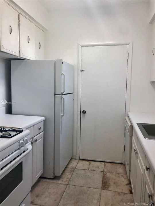 Recently Rented: $1,325 (1 beds, 1 baths, 725 Square Feet)