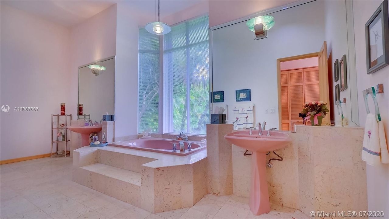 Recently Sold: $1,000,000 (4 beds, 3 baths, 3269 Square Feet)