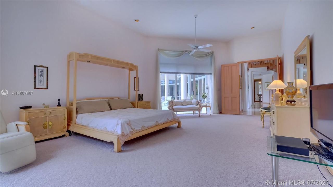 Recently Sold: $1,000,000 (4 beds, 3 baths, 3269 Square Feet)