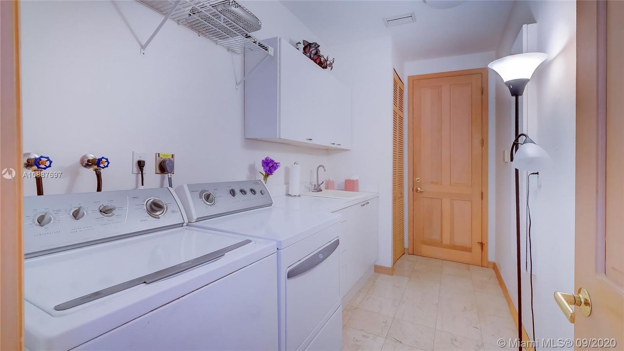 Recently Sold: $1,000,000 (4 beds, 3 baths, 3269 Square Feet)