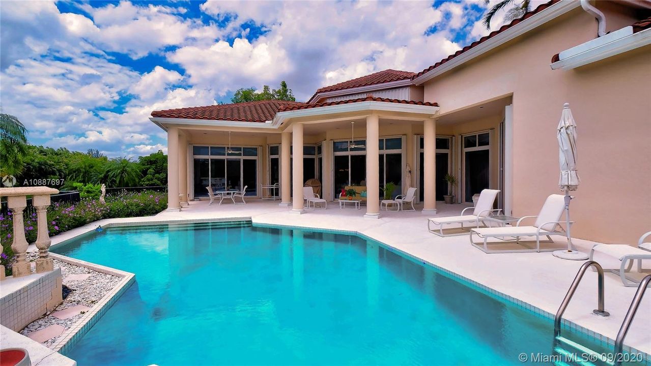 Recently Sold: $1,000,000 (4 beds, 3 baths, 3269 Square Feet)