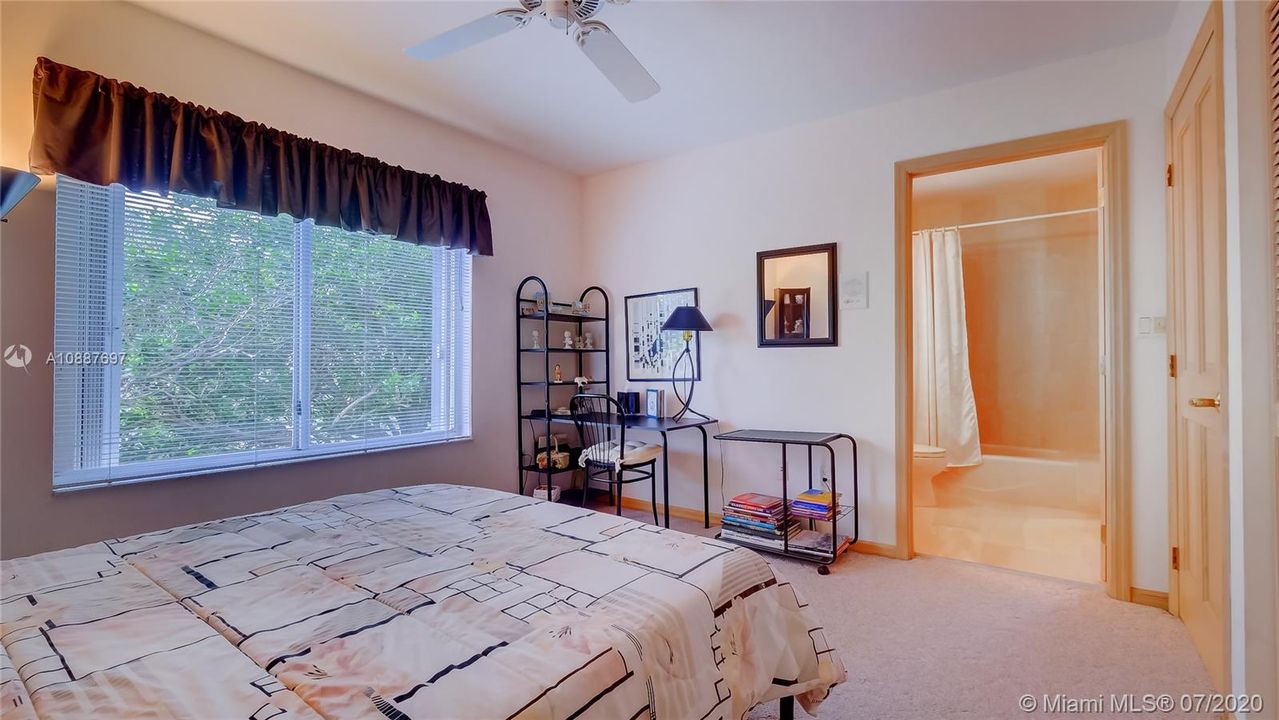 Recently Sold: $1,000,000 (4 beds, 3 baths, 3269 Square Feet)