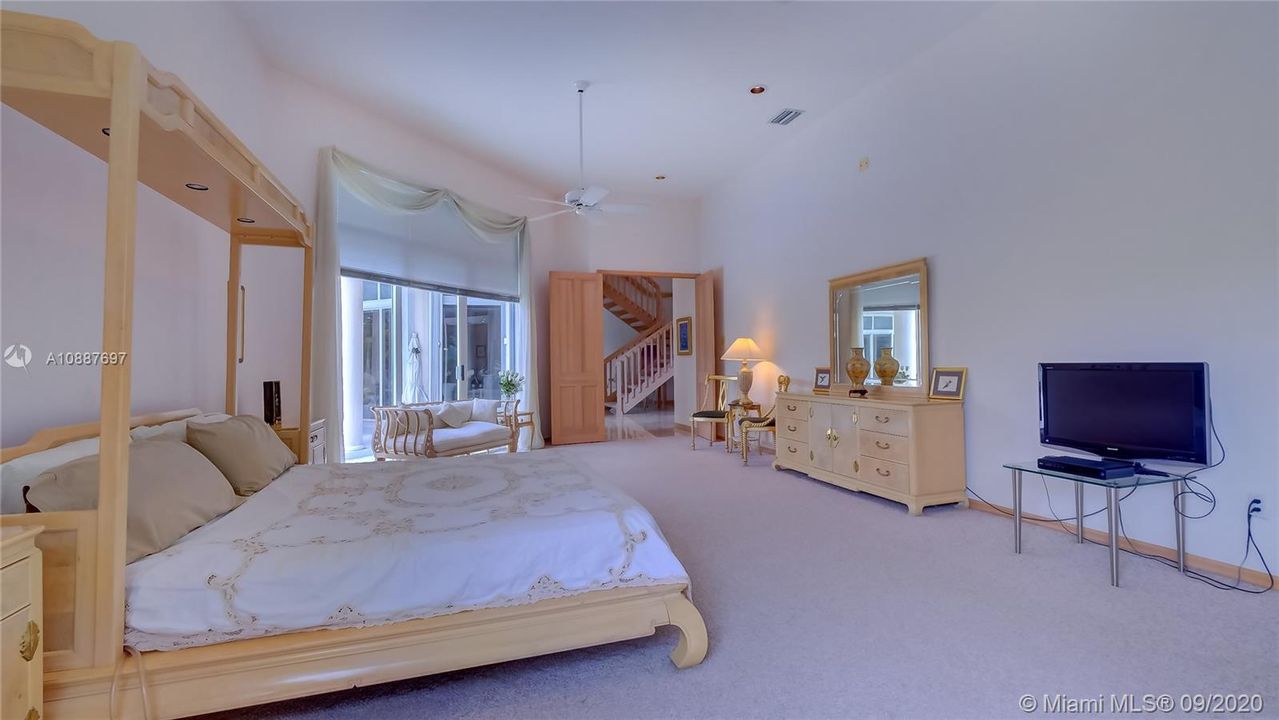 Recently Sold: $1,000,000 (4 beds, 3 baths, 3269 Square Feet)