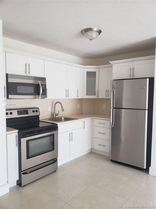 Recently Rented: $1,300 (1 beds, 1 baths, 734 Square Feet)