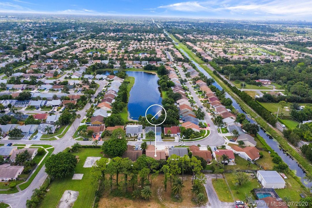 Недавно продано: $318,900 (3 спален, 2 ванн, 1607 Квадратных фут)
