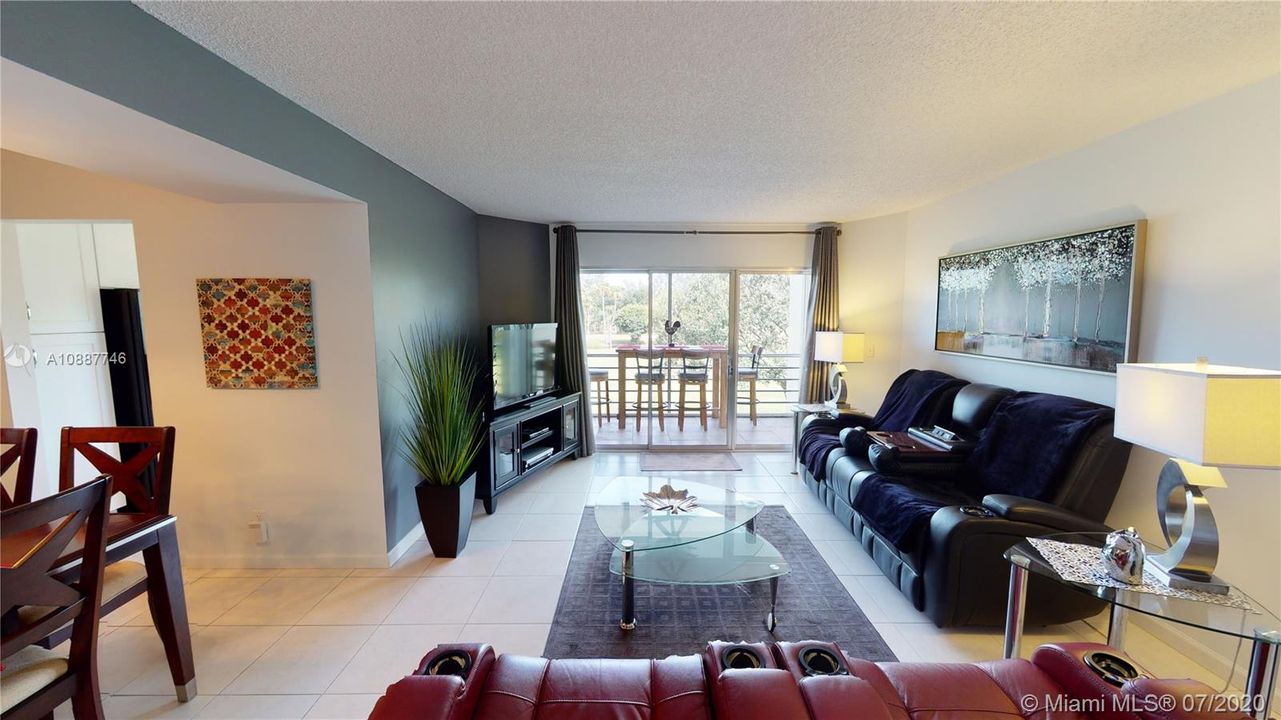 Vendido Recientemente: $149,500 (2 camas, 2 baños, 1090 Pies cuadrados)