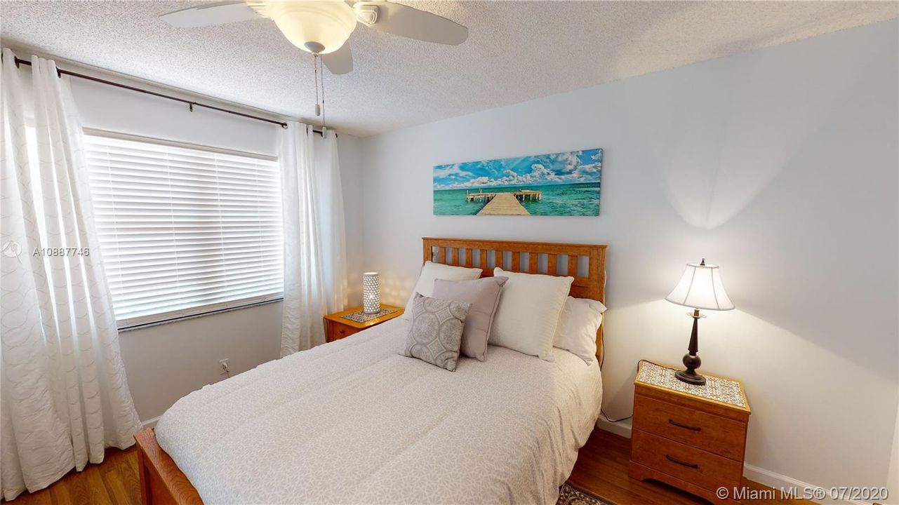 Vendido Recientemente: $149,500 (2 camas, 2 baños, 1090 Pies cuadrados)