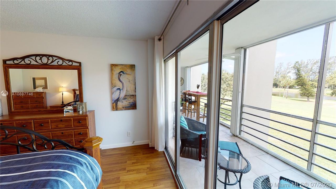 Vendido Recientemente: $149,500 (2 camas, 2 baños, 1090 Pies cuadrados)