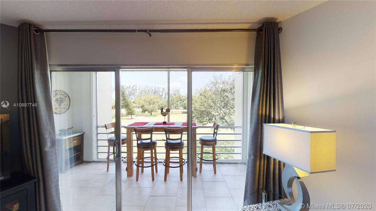 Vendido Recientemente: $149,500 (2 camas, 2 baños, 1090 Pies cuadrados)