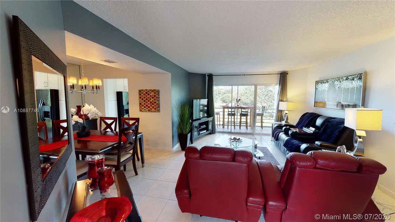 Vendido Recientemente: $149,500 (2 camas, 2 baños, 1090 Pies cuadrados)