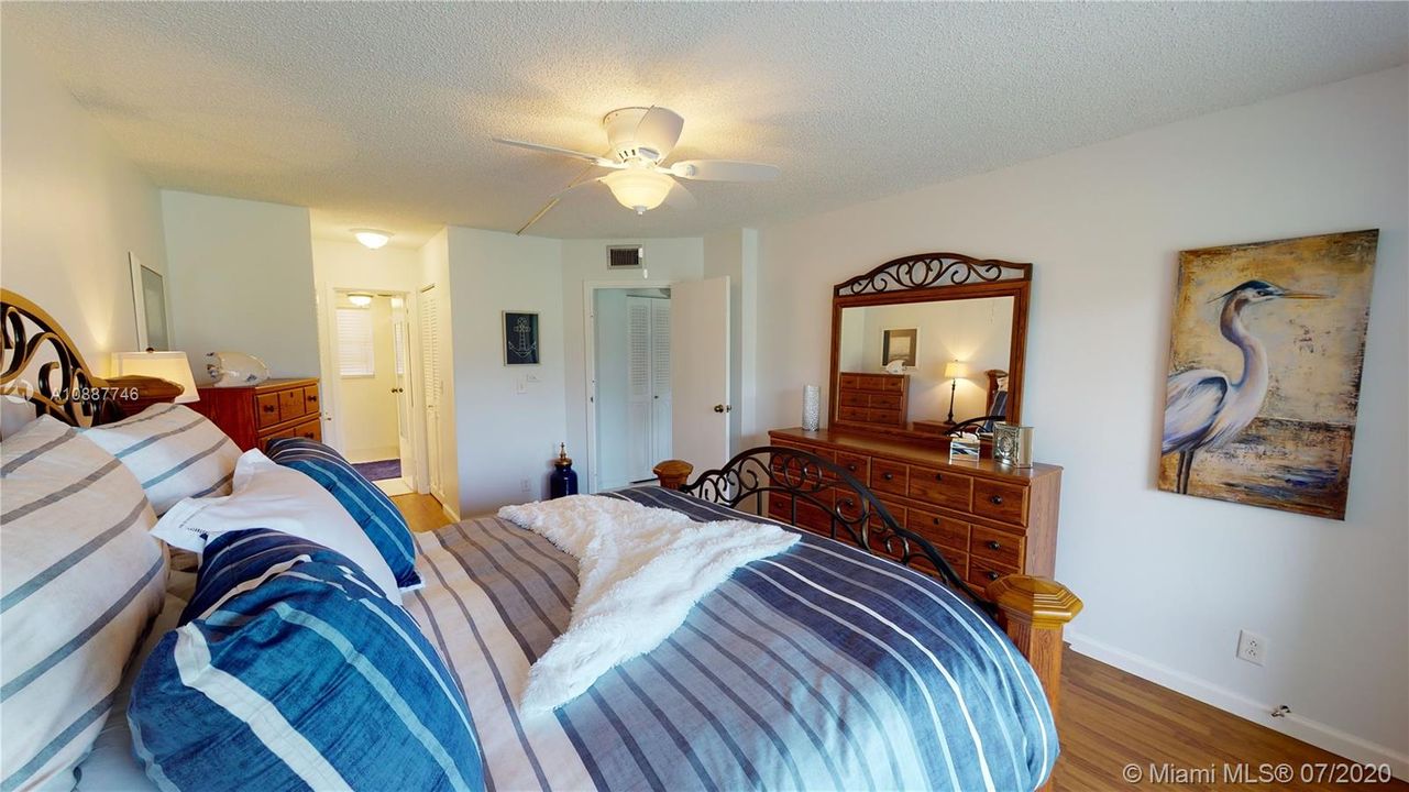 Vendido Recientemente: $149,500 (2 camas, 2 baños, 1090 Pies cuadrados)