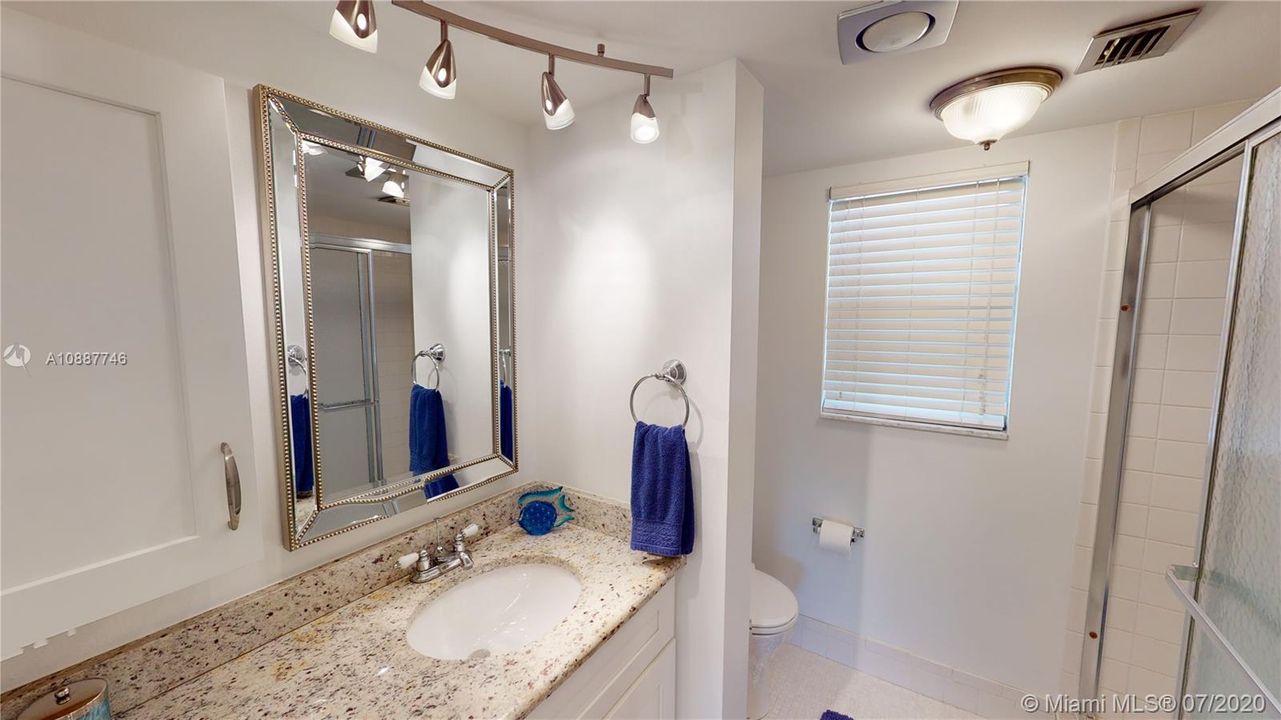 Vendido Recientemente: $149,500 (2 camas, 2 baños, 1090 Pies cuadrados)