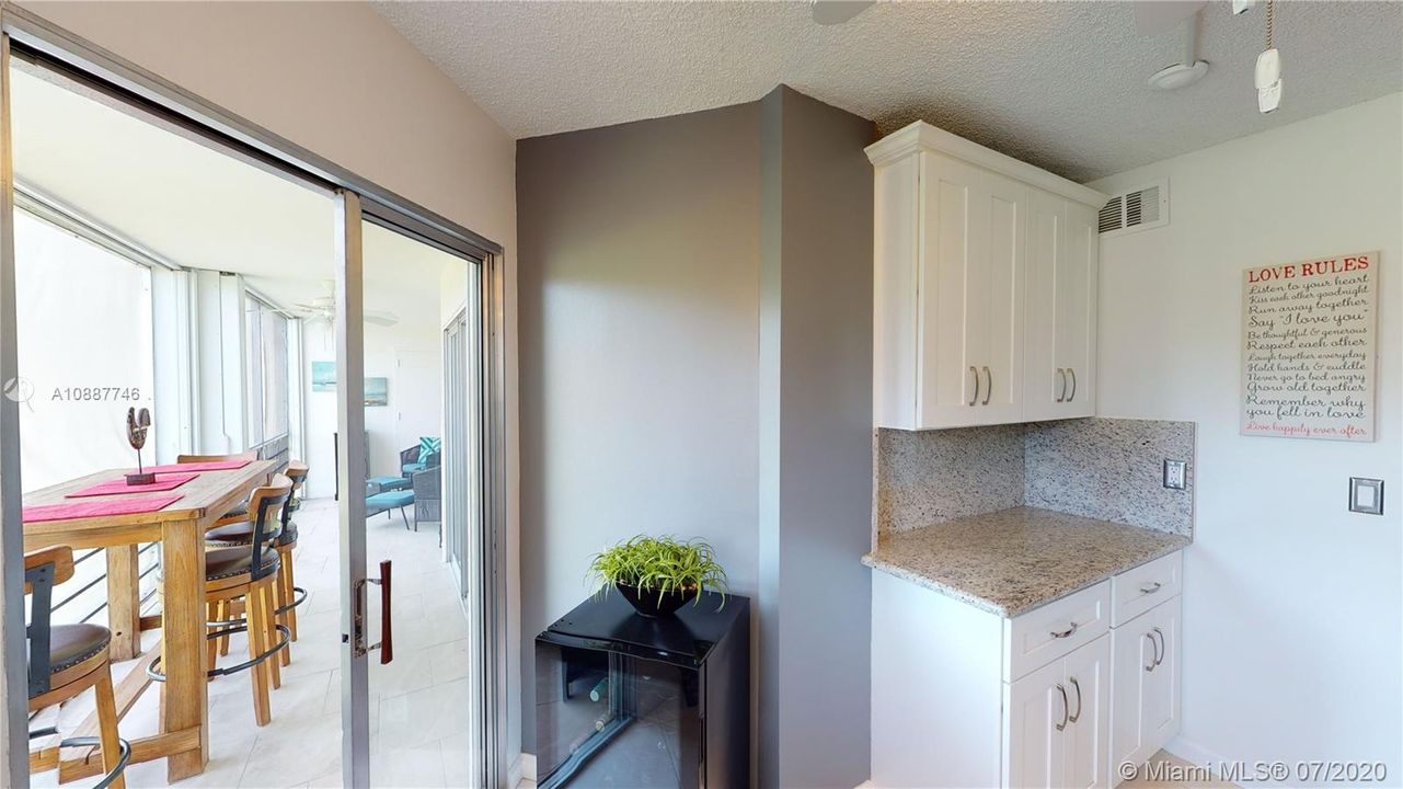 Vendido Recientemente: $149,500 (2 camas, 2 baños, 1090 Pies cuadrados)