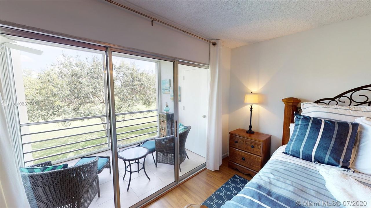 Vendido Recientemente: $149,500 (2 camas, 2 baños, 1090 Pies cuadrados)