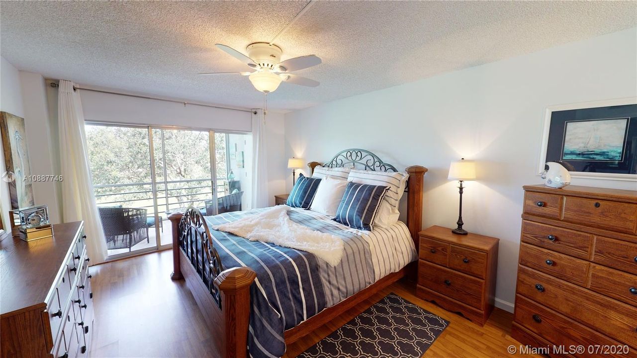 Vendido Recientemente: $149,500 (2 camas, 2 baños, 1090 Pies cuadrados)