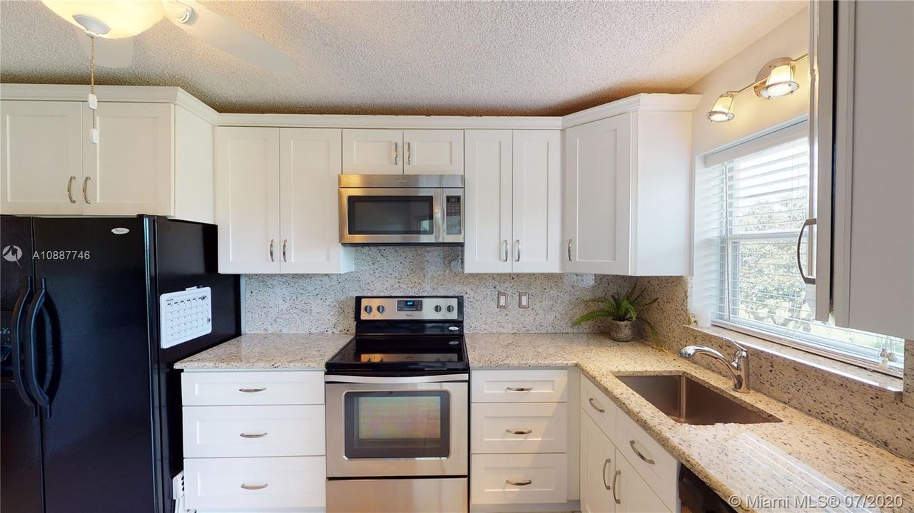 Vendido Recientemente: $149,500 (2 camas, 2 baños, 1090 Pies cuadrados)