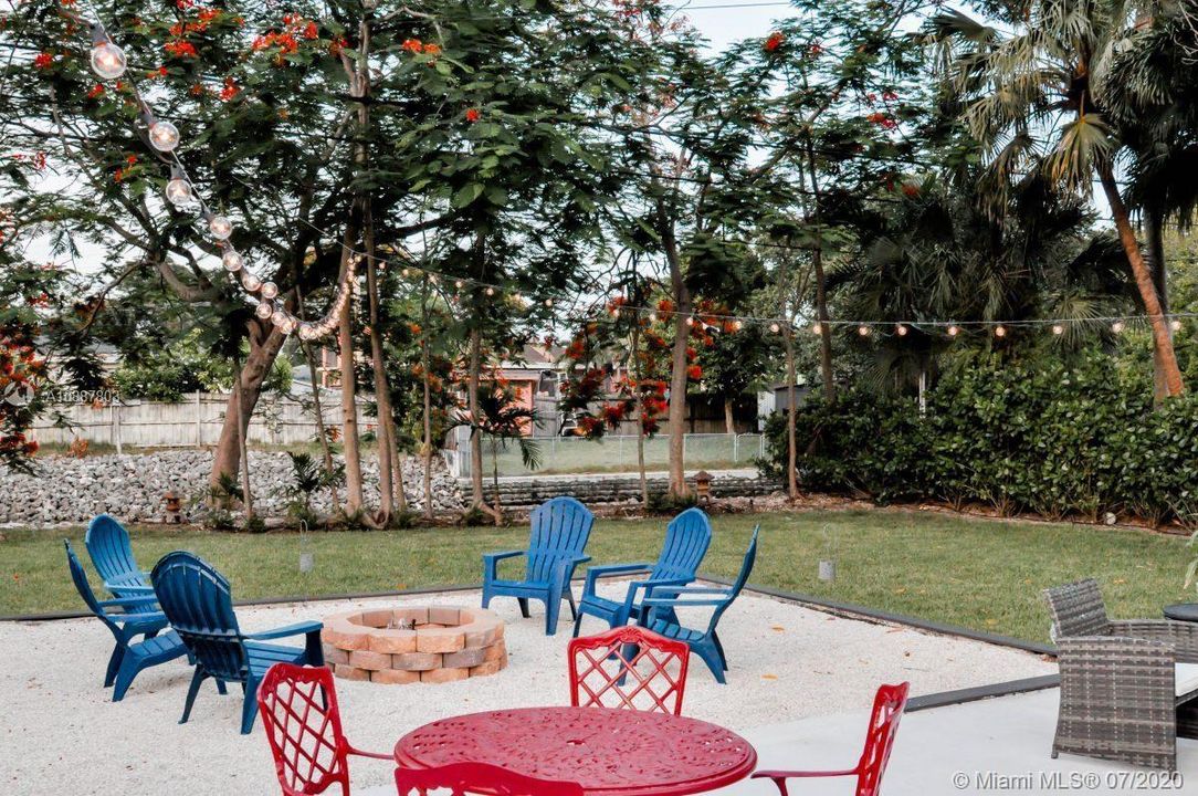 Vendido Recientemente: $539,000 (4 camas, 2 baños, 1189 Pies cuadrados)