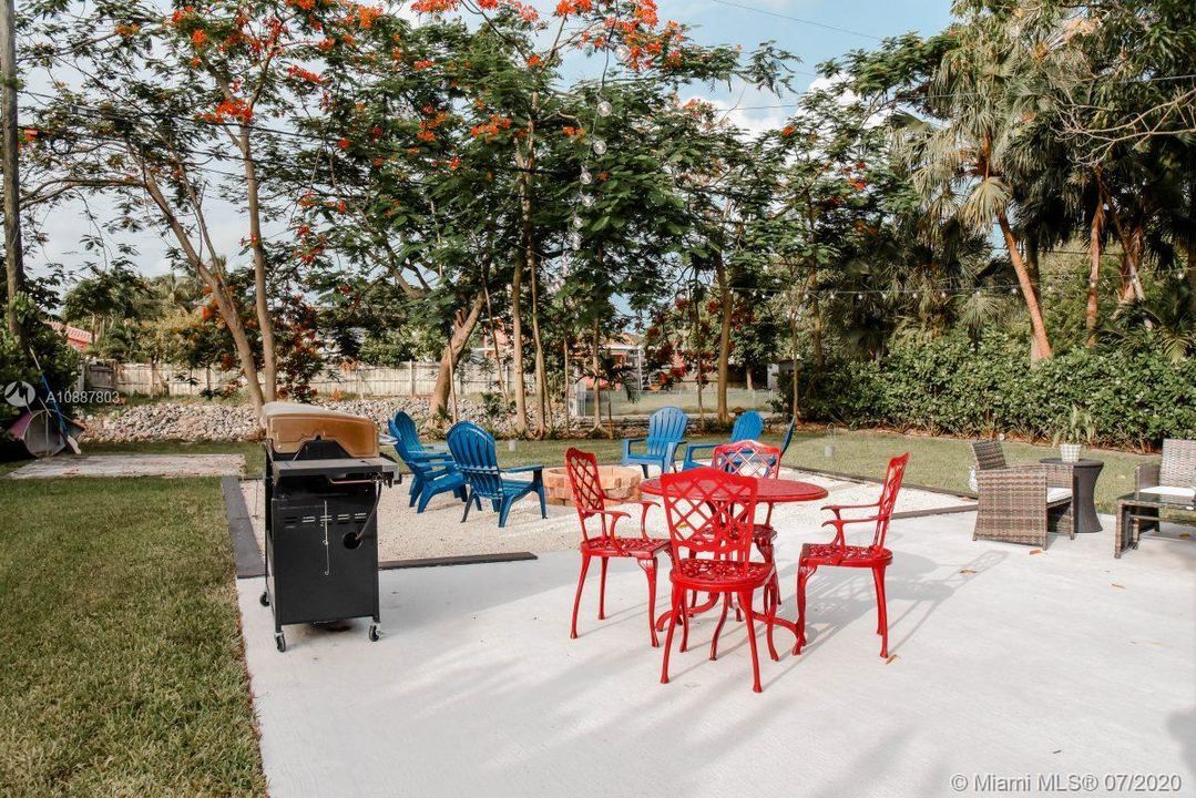 Vendido Recientemente: $539,000 (4 camas, 2 baños, 1189 Pies cuadrados)