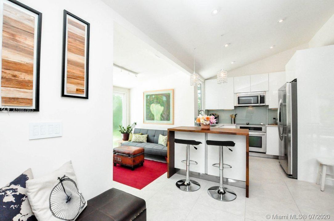 Vendido Recientemente: $539,000 (4 camas, 2 baños, 1189 Pies cuadrados)