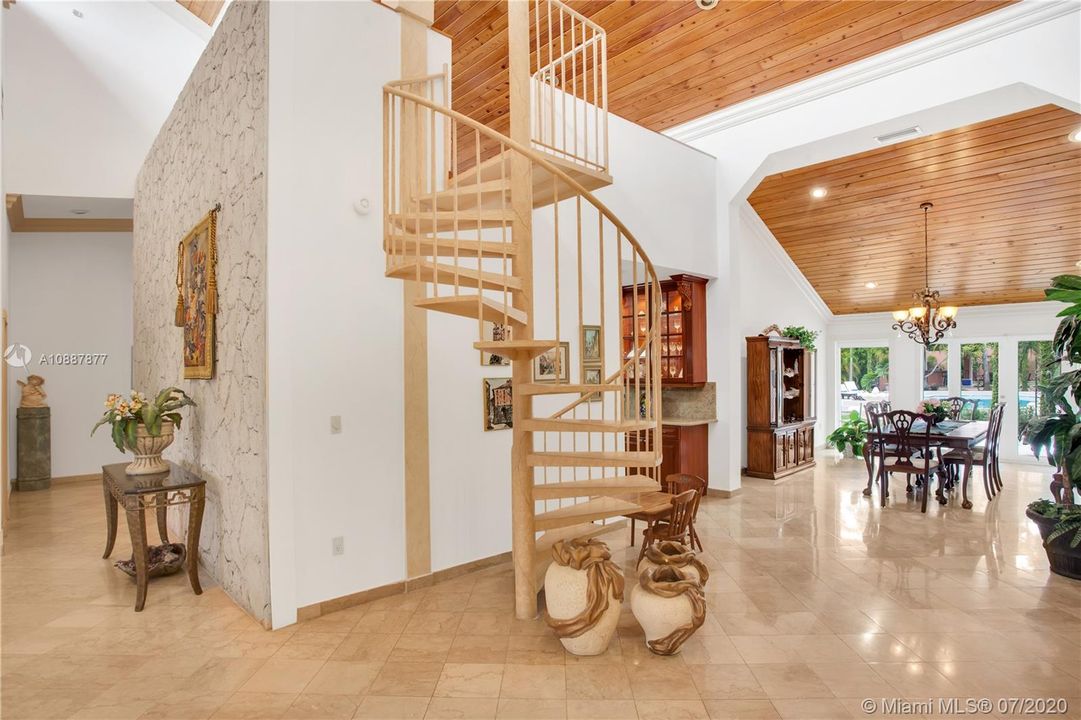 Vendido Recientemente: $1,200,000 (5 camas, 4 baños, 3646 Pies cuadrados)
