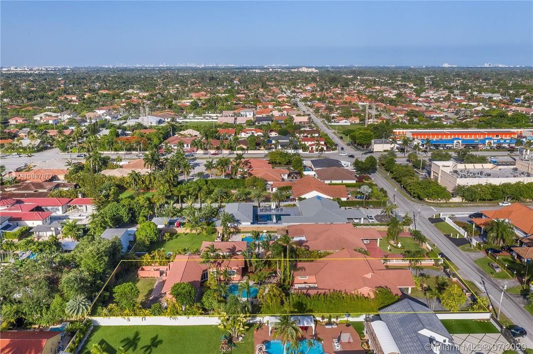 Vendido Recientemente: $1,200,000 (5 camas, 4 baños, 3646 Pies cuadrados)