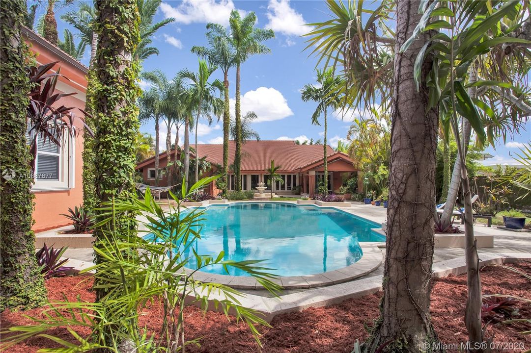 Vendido Recientemente: $1,200,000 (5 camas, 4 baños, 3646 Pies cuadrados)
