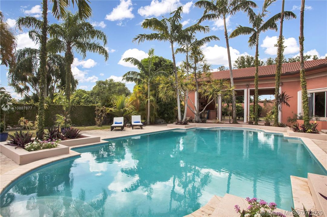 Vendido Recientemente: $1,200,000 (5 camas, 4 baños, 3646 Pies cuadrados)
