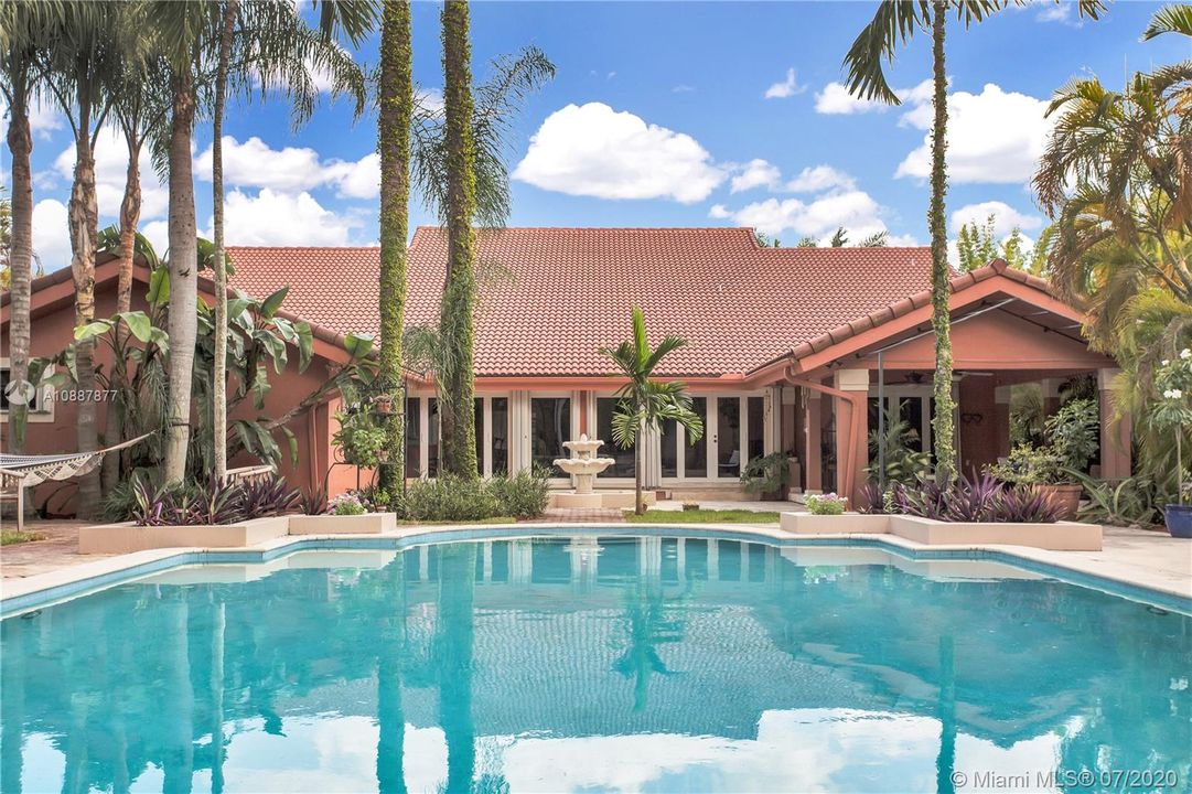 Vendido Recientemente: $1,200,000 (5 camas, 4 baños, 3646 Pies cuadrados)