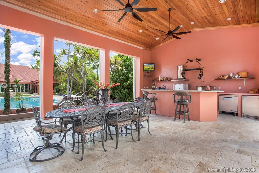 Vendido Recientemente: $1,200,000 (5 camas, 4 baños, 3646 Pies cuadrados)