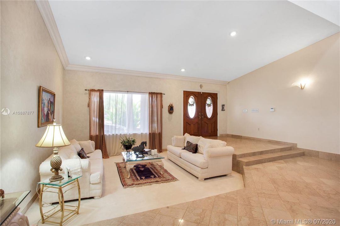 Vendido Recientemente: $1,200,000 (5 camas, 4 baños, 3646 Pies cuadrados)