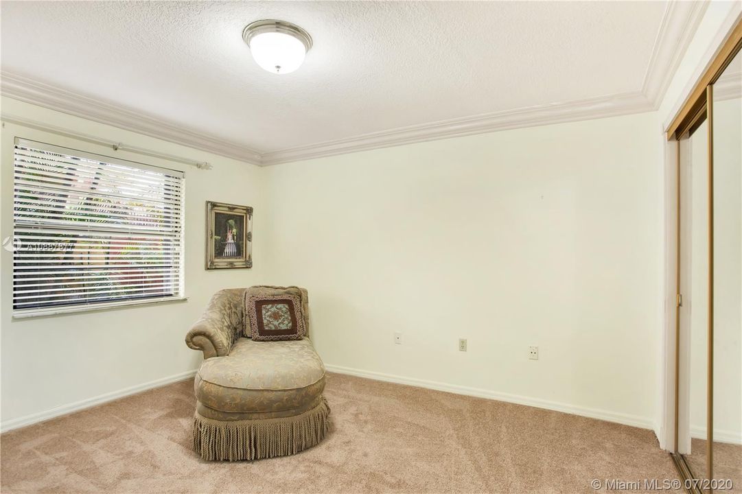 Vendido Recientemente: $1,200,000 (5 camas, 4 baños, 3646 Pies cuadrados)