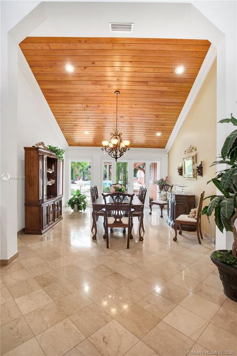 Vendido Recientemente: $1,200,000 (5 camas, 4 baños, 3646 Pies cuadrados)