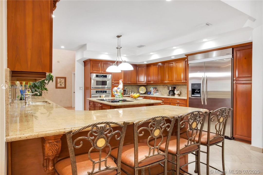 Vendido Recientemente: $1,200,000 (5 camas, 4 baños, 3646 Pies cuadrados)