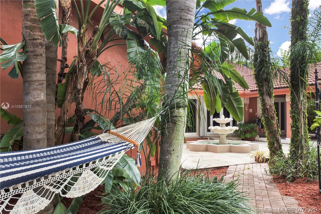 Vendido Recientemente: $1,200,000 (5 camas, 4 baños, 3646 Pies cuadrados)