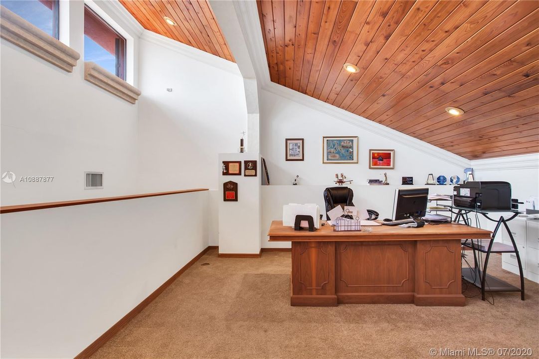 Vendido Recientemente: $1,200,000 (5 camas, 4 baños, 3646 Pies cuadrados)