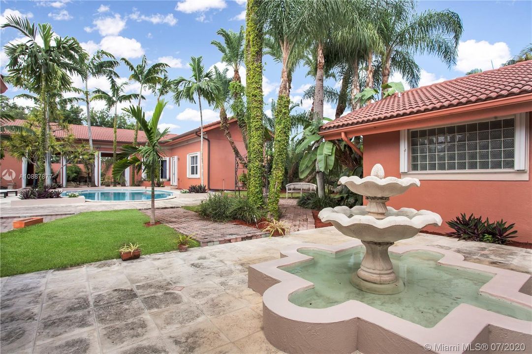 Vendido Recientemente: $1,200,000 (5 camas, 4 baños, 3646 Pies cuadrados)