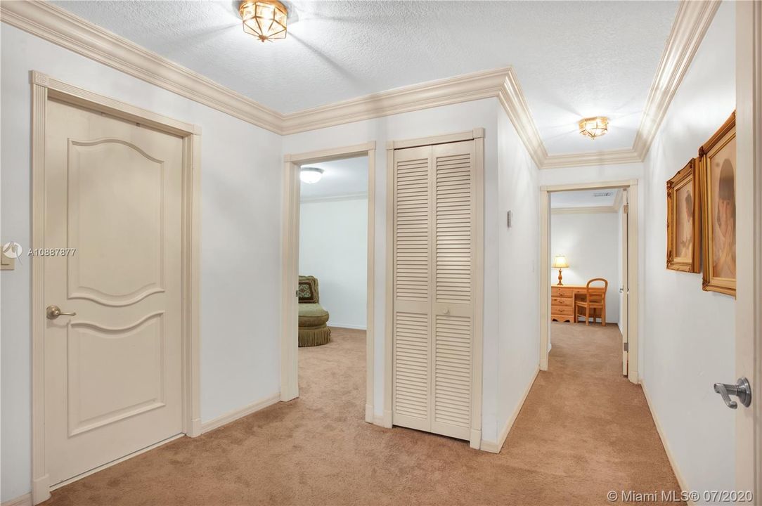 Vendido Recientemente: $1,200,000 (5 camas, 4 baños, 3646 Pies cuadrados)