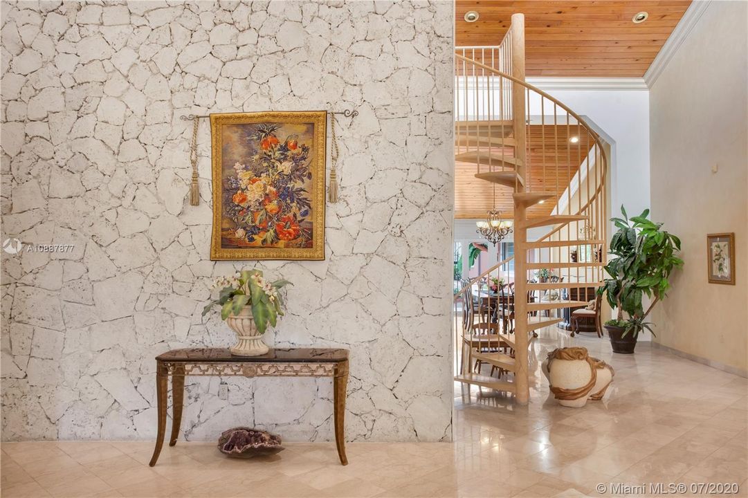 Vendido Recientemente: $1,200,000 (5 camas, 4 baños, 3646 Pies cuadrados)