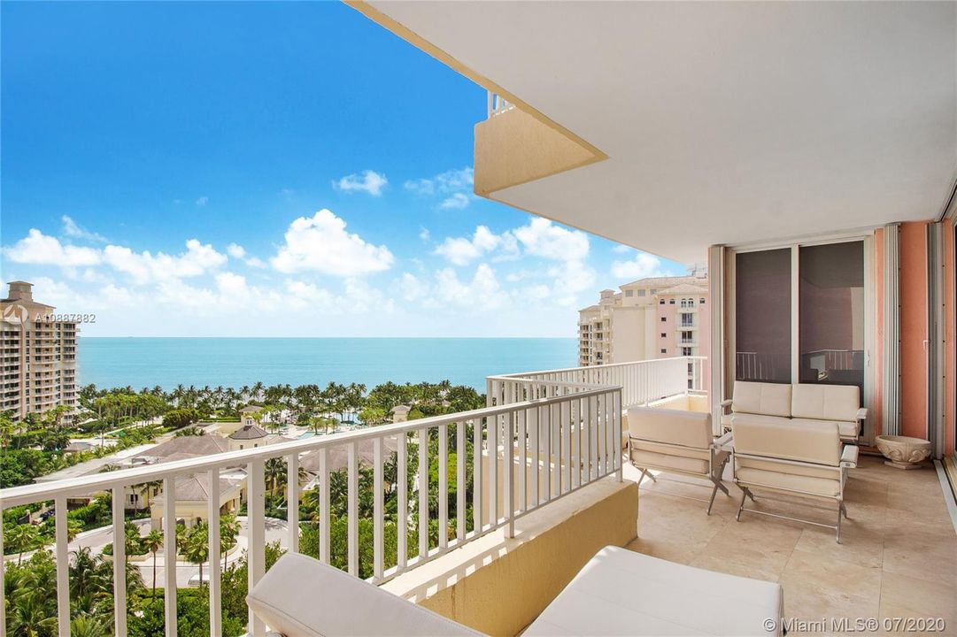 Recently Sold: $2,595,000 (3 beds, 5 baths, 2790 Square Feet)