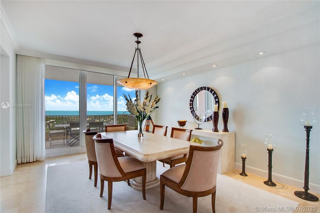 Recently Sold: $2,595,000 (3 beds, 5 baths, 2790 Square Feet)