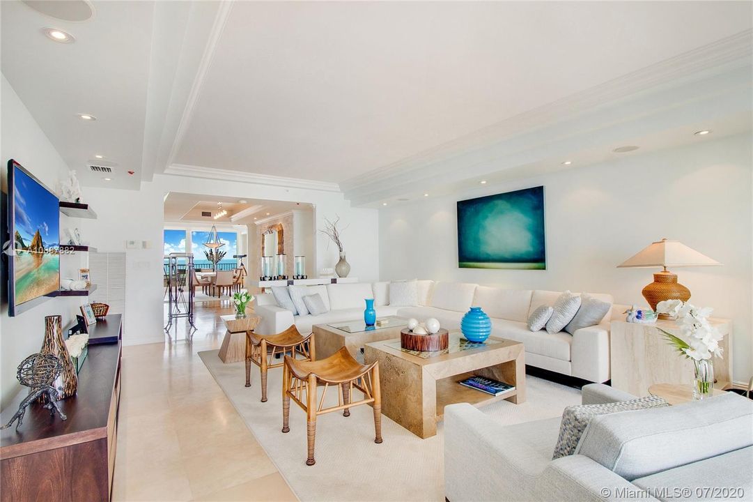 Recently Sold: $2,595,000 (3 beds, 5 baths, 2790 Square Feet)