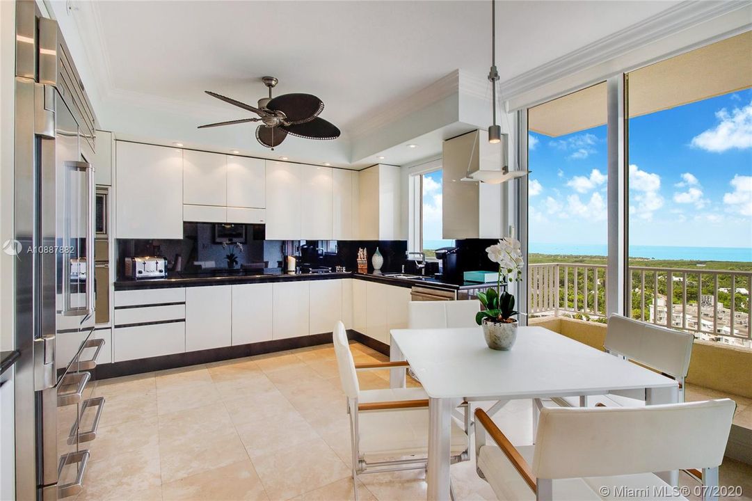 Recently Sold: $2,595,000 (3 beds, 5 baths, 2790 Square Feet)