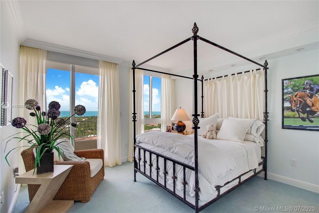 Recently Sold: $2,595,000 (3 beds, 5 baths, 2790 Square Feet)