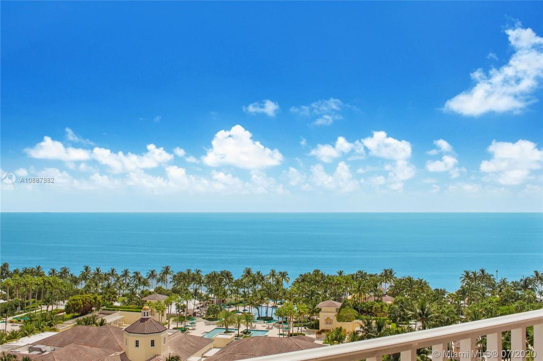 Recently Sold: $2,595,000 (3 beds, 5 baths, 2790 Square Feet)