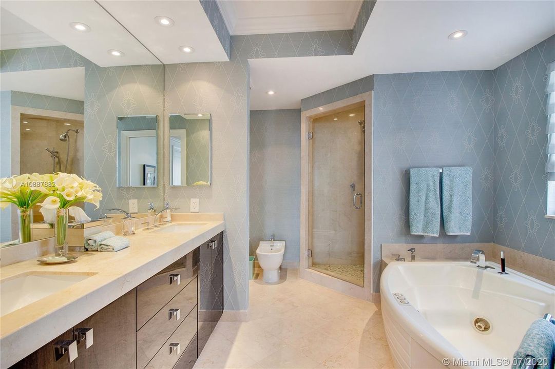 Recently Sold: $2,595,000 (3 beds, 5 baths, 2790 Square Feet)