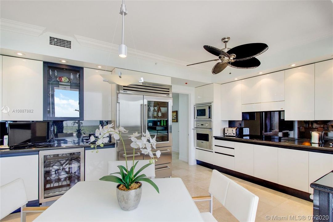 Recently Sold: $2,595,000 (3 beds, 5 baths, 2790 Square Feet)