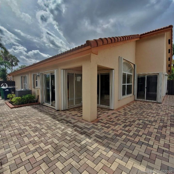 Недавно продано: $459,900 (3 спален, 2 ванн, 1503 Квадратных фут)
