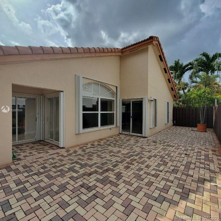 Недавно продано: $459,900 (3 спален, 2 ванн, 1503 Квадратных фут)