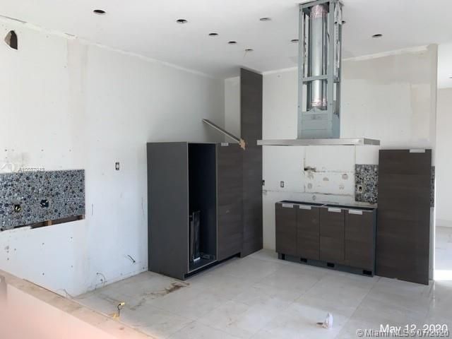 Недавно продано: $640,000 (5 спален, 5 ванн, 3979 Квадратных фут)