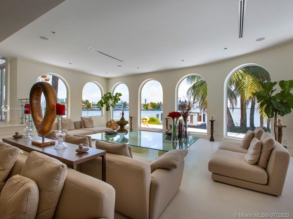 Recently Sold: $14,750,000 (6 beds, 6 baths, 8209 Square Feet)